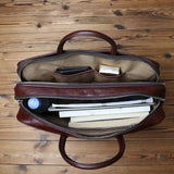 本革製ビジネスバッグ_Eの内部収納。書類やペットボトル、小物を整理できる多機能ポケット付きで実用性抜群。