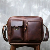 定番ブラウンの革ショルダー-AQクレイジーホース。ヴィンテージ感あふれるクレイジーホースレザーの風合いが魅力。