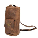 ヴィンテージ風のクレイジーホースレザー クロスボディバッグ。ナチュラルな風合いと耐久性が魅力の本牛革仕様。