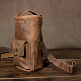 クラシックな質感のクレイジーホースレザー クロスボディバッグ。ユニセックスで使える本牛革の高機能バッグ。