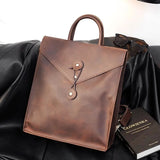 ブラウンカラーのPUレザー製 バックパック_男女兼用_A。高級感ある合成皮革で、メンズ・レディース兼用。