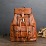 本革製バックパック メンズ リュックサックの明るめブラウンカラー。上質な革の質感が際立つ。